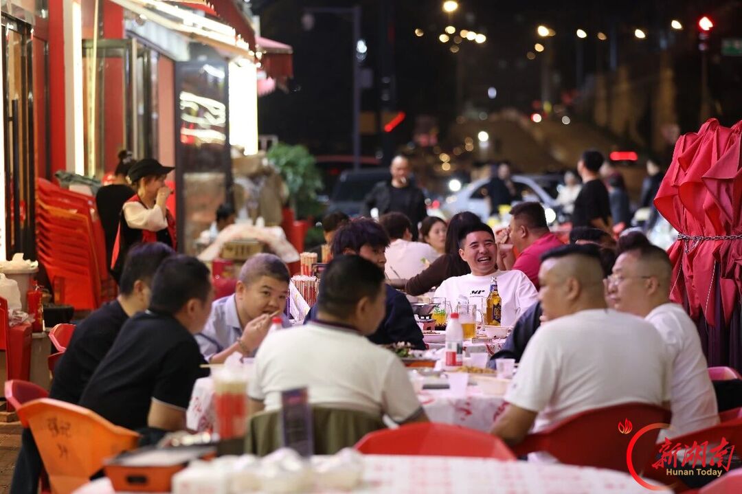 一街夜市,半城烟火!在新科街,热辣与温柔都能遇见