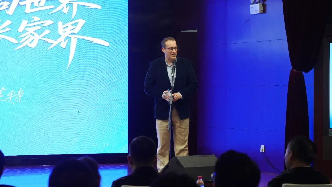 青春同台话担当张家界“用青春铺路 让理想闪光”分享交流活动温情开讲