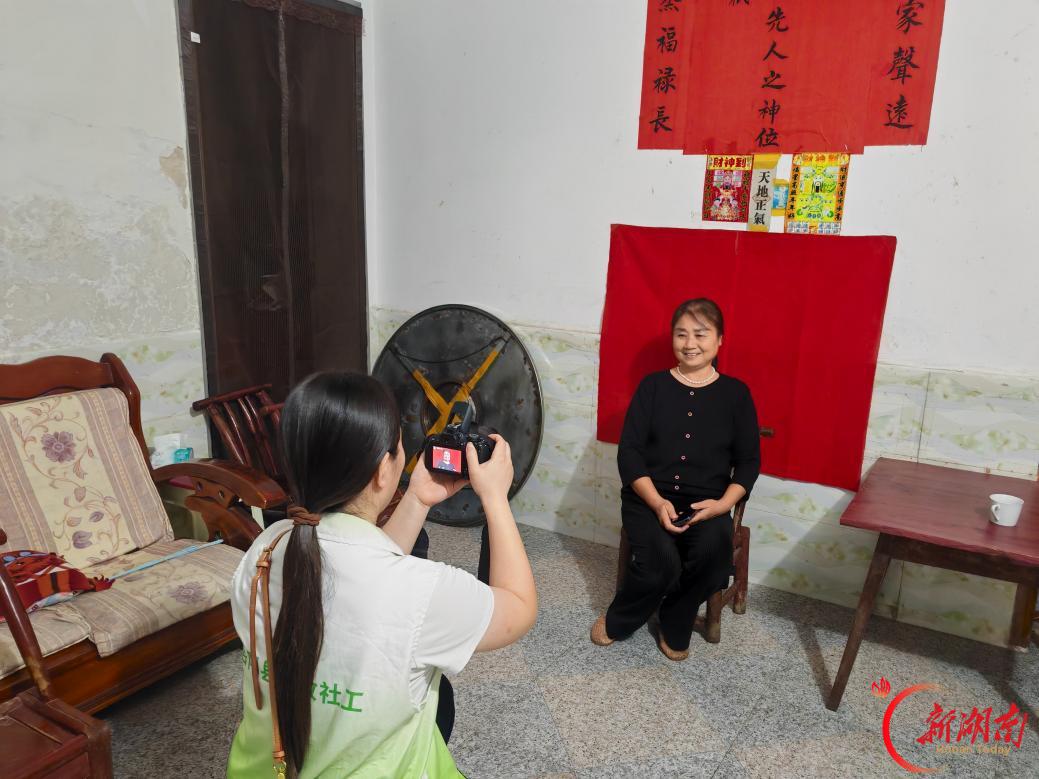 岳阳县民政社工站:重阳敬老爱满巴陵 社工服务惠及银龄