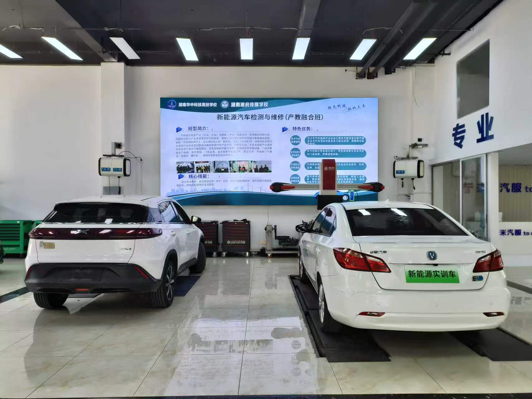 职校冷热分化，特色办学如何破题？湘府传媒、华中高技探索产教融合新路径