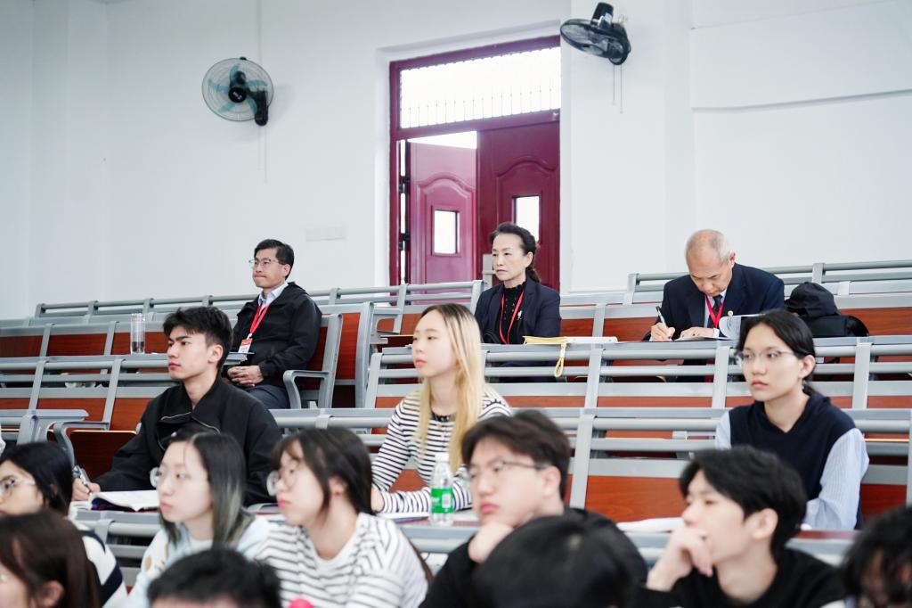 湖南中医药大学接受教育部口腔医学专业认证专家组现场考察