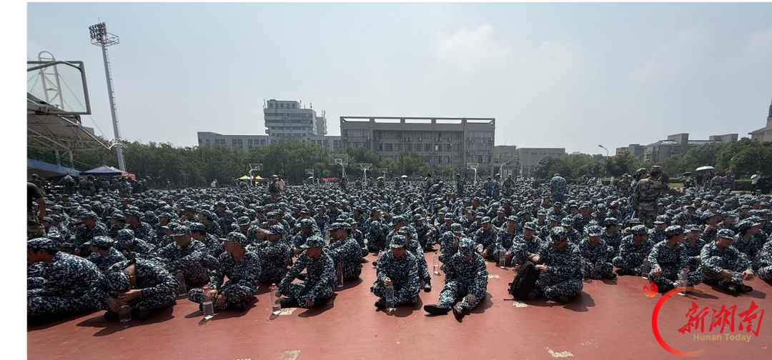 青春正步走丨新生观摩消防及反恐防暴演练