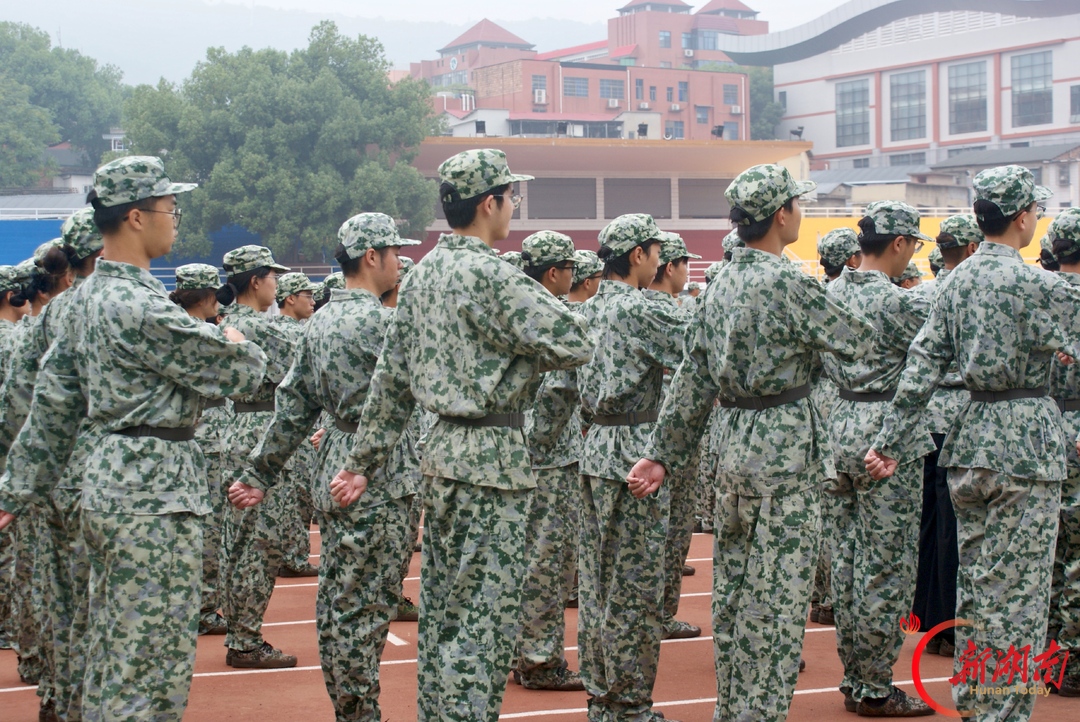青春正步走丨汗水淬少年,戎装启新篇