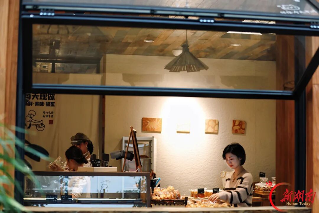 一街夜市,半城烟火!在新科街,热辣与温柔都能遇见