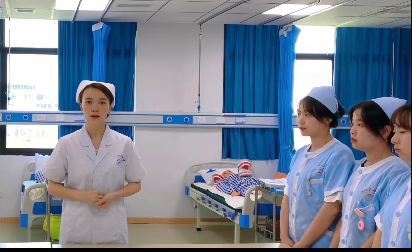办公室的灯,讲台上的光——记郴州思科职业学院教师朱琳