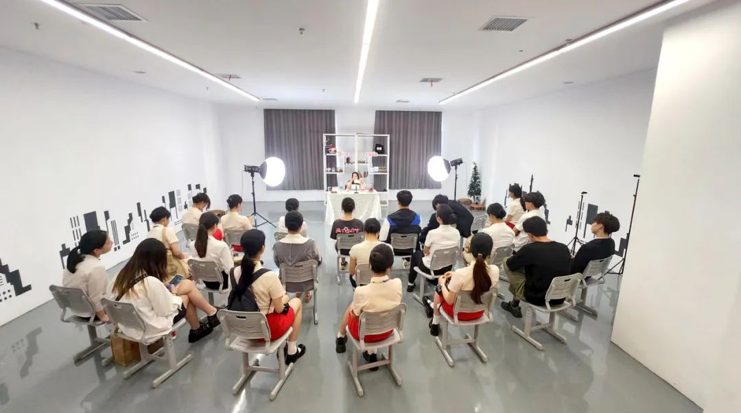 职校冷热分化，特色办学如何破题？湘府传媒、华中高技探索产教融合新路径