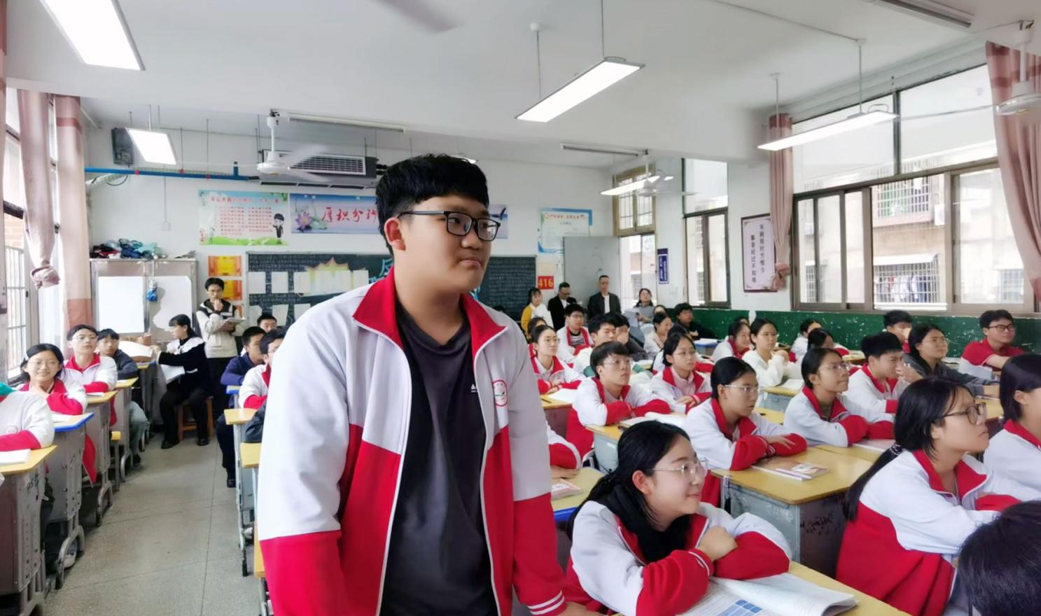 执审题之钥,立论证之骨——记新化十四中语文教研组常规教研公开课