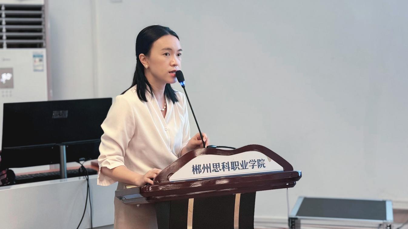 办公室的灯,讲台上的光——记郴州思科职业学院教师朱琳