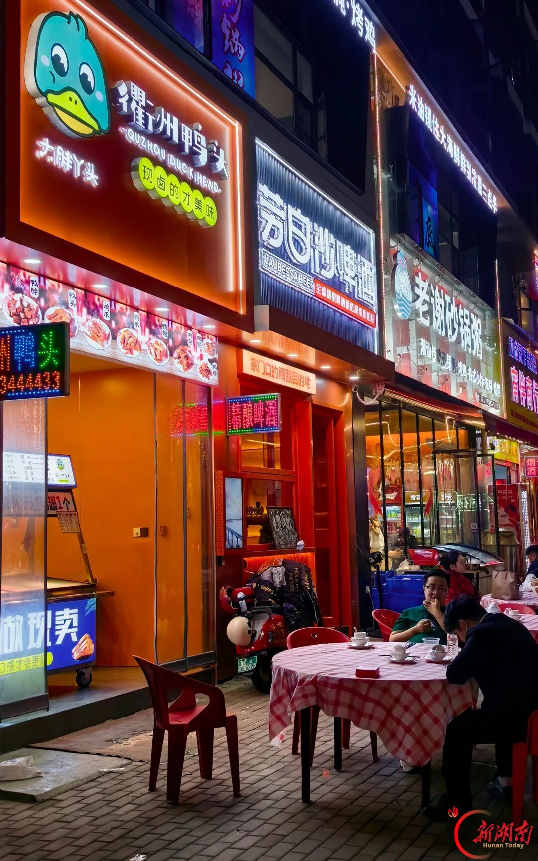 一街夜市,半城烟火!在新科街,热辣与温柔都能遇见