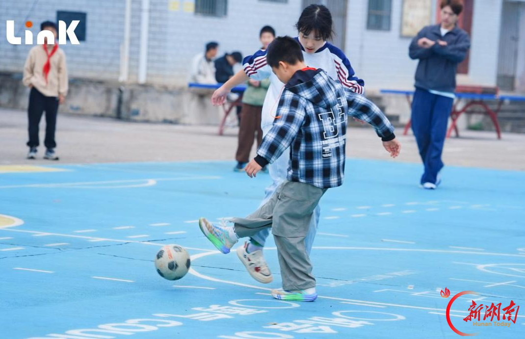 体育润童心 “子纯”乡村学校援教日走进宁乡罗巷小学
