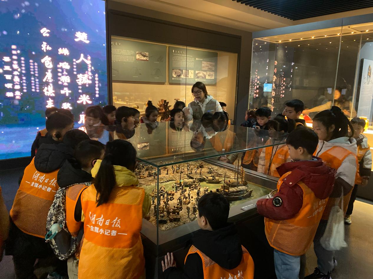 将广阔天地,装进少年笔端——株洲市二中枫溪学校小学部湖南日报全媒小记者的年度印记