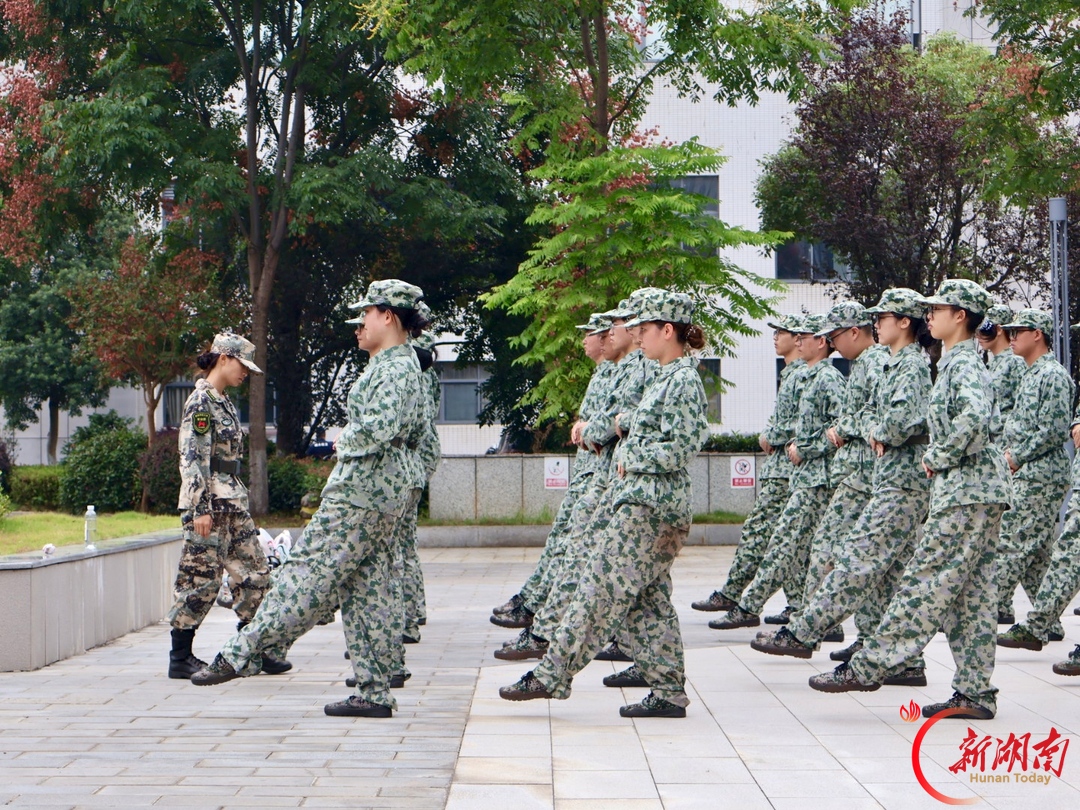 青春正步走丨迷彩铸青春,砺行赴新程