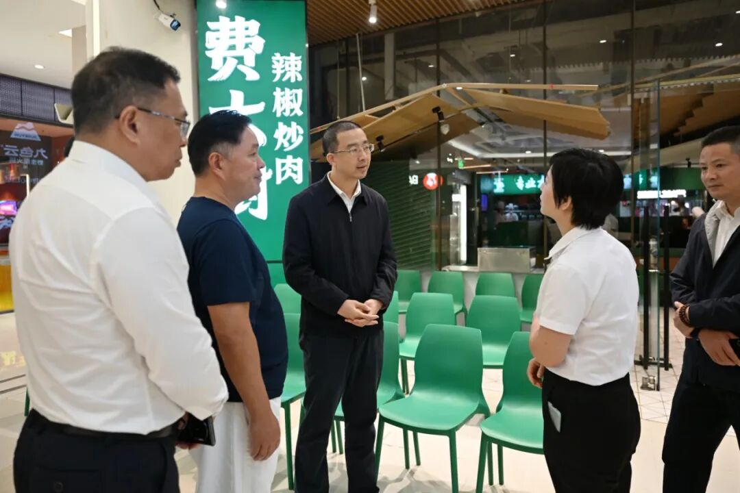 周健调研新区餐饮业发展情况
