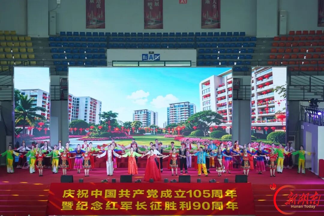 歌叙史感悟初心,舞传情致敬征程 跟党奔向“十五五”主题文艺演出在湖南高铁职院举行