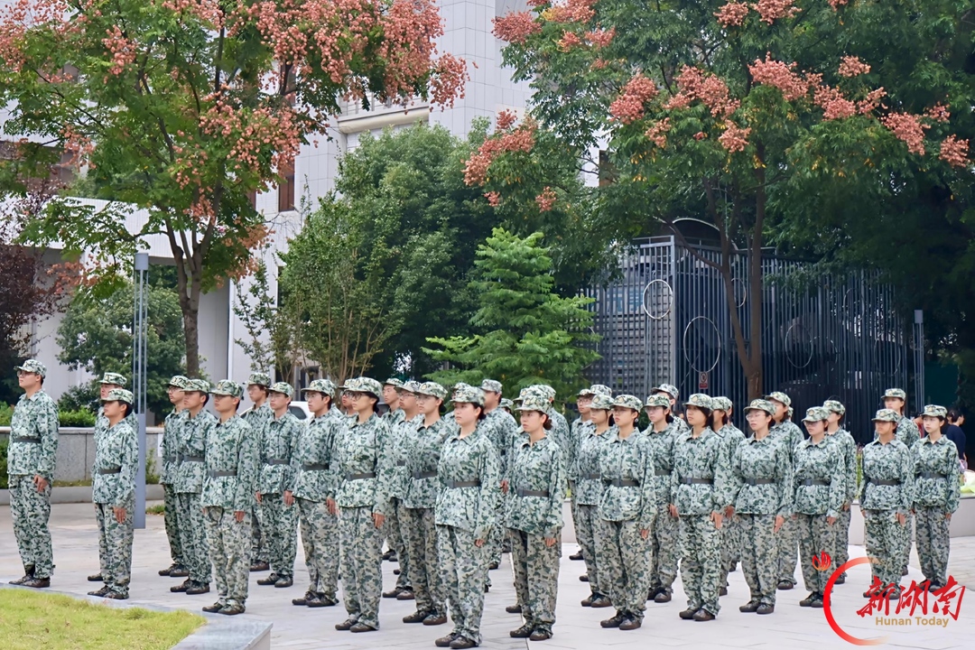 青春正步走丨金秋砺迷彩,少年启新程
