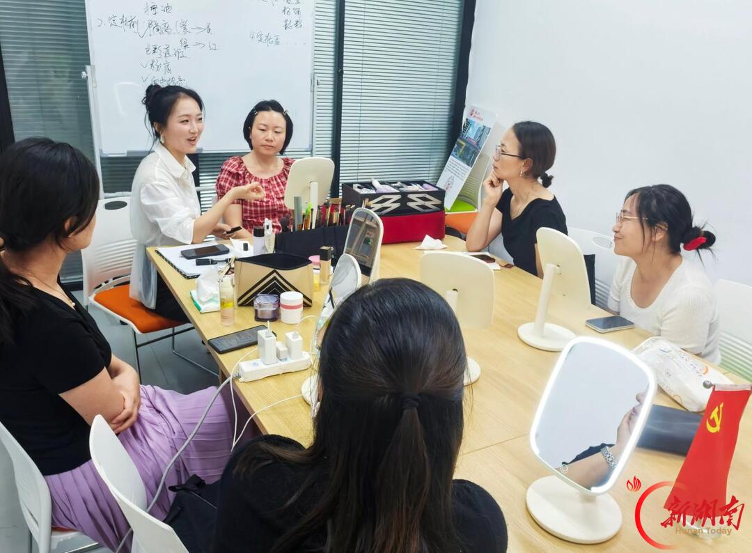 天心区楠竹社区青年夜校多元课程点亮家门口的夜时光