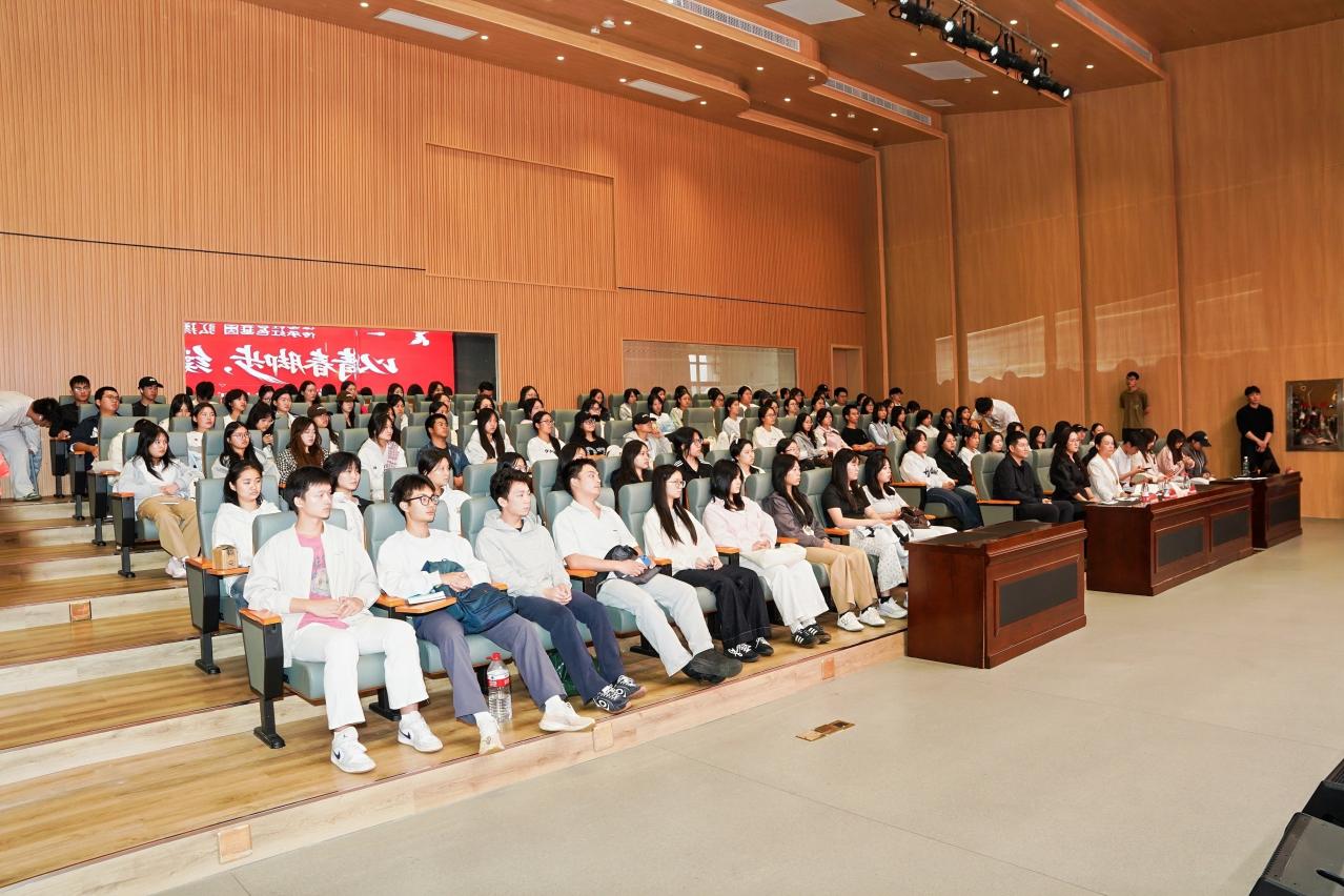 赓续长征薪火,奔赴青春新程——长沙民政职院举办纪念中国工农红军长征胜利90周年主题演讲比赛