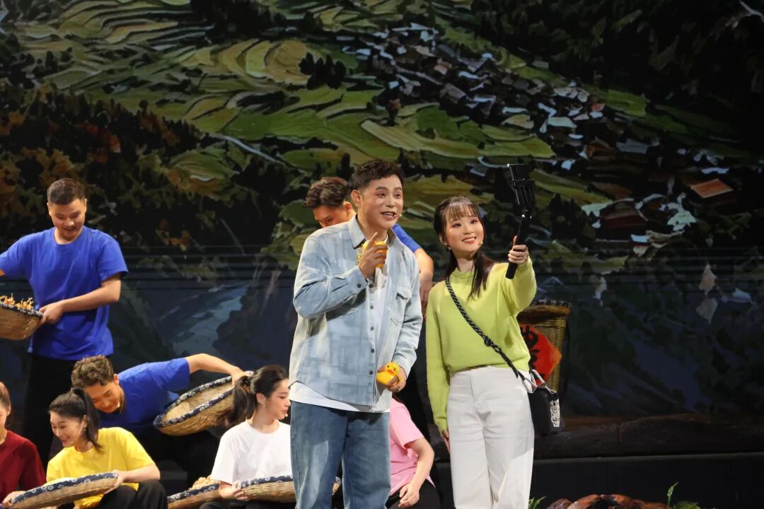 第六届岳阳文化艺术节开幕 《李东日记》首演感动全场