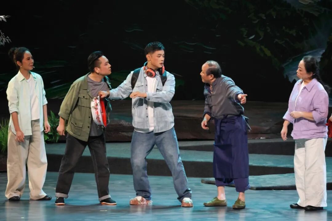 第六届岳阳文化艺术节开幕 《李东日记》首演感动全场