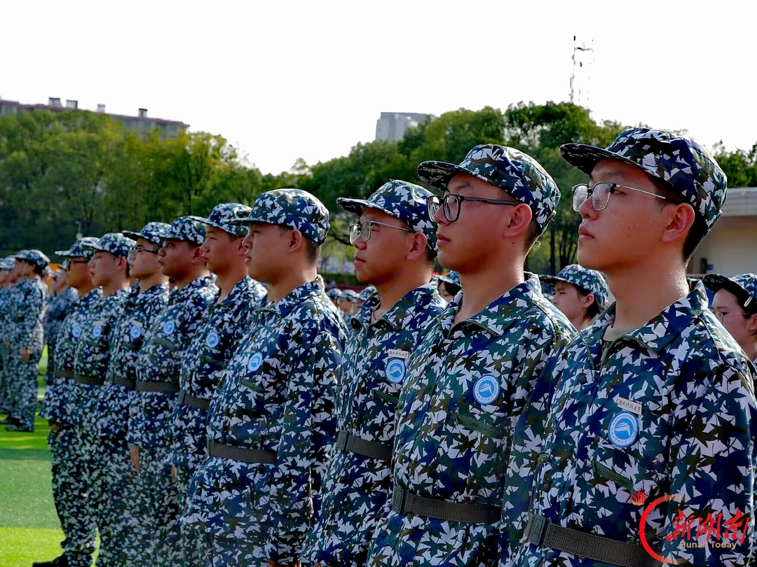 青春正步走|严训淬筋骨,温暖润初心