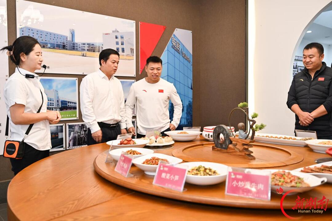 湘籍奥运冠军谌利军代言浏阳企业聪厨