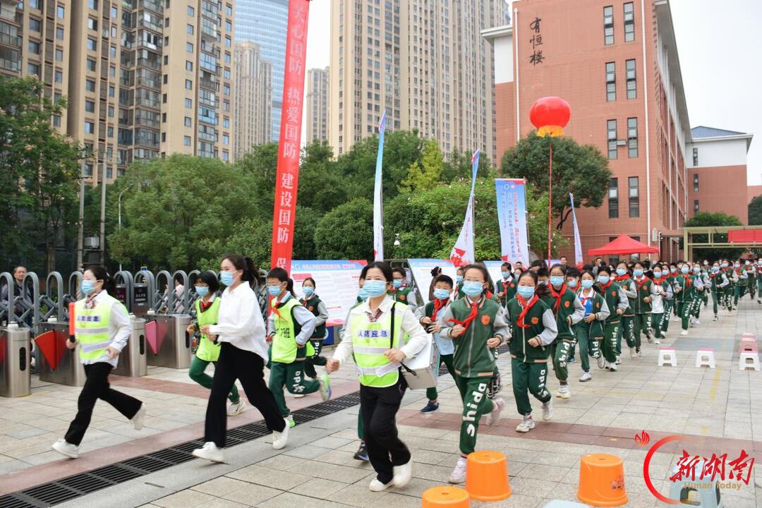 湖南师大附属滨江学校开展防空防灾疏散演练活动