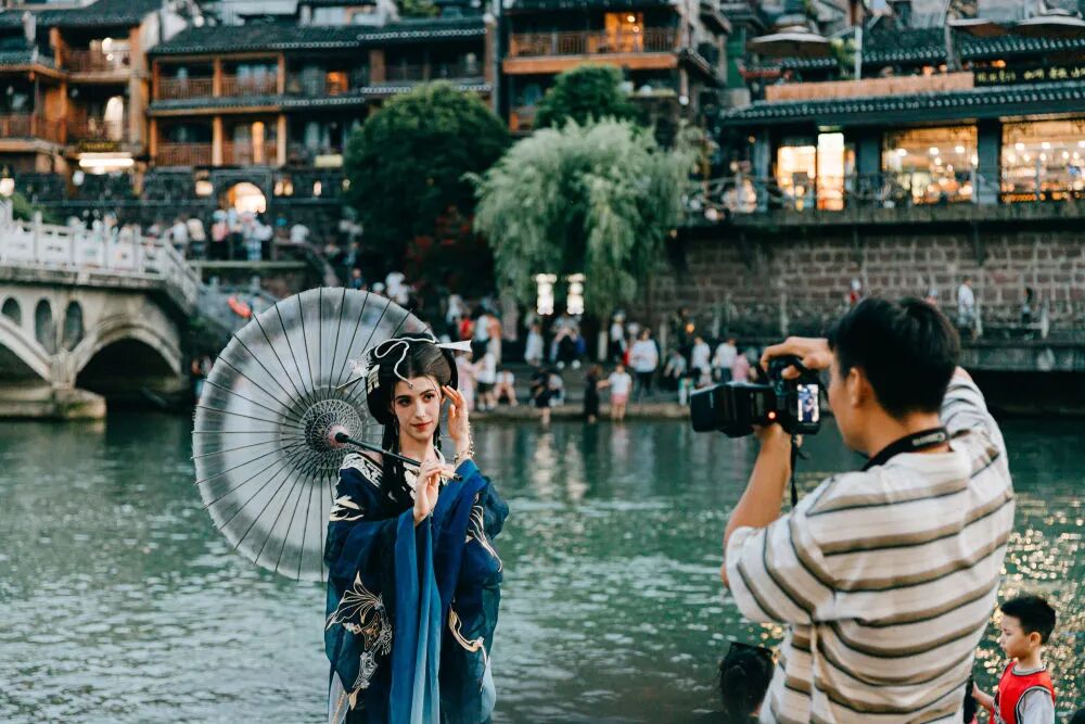 神秘湘西站上入境“奔县游”潮头