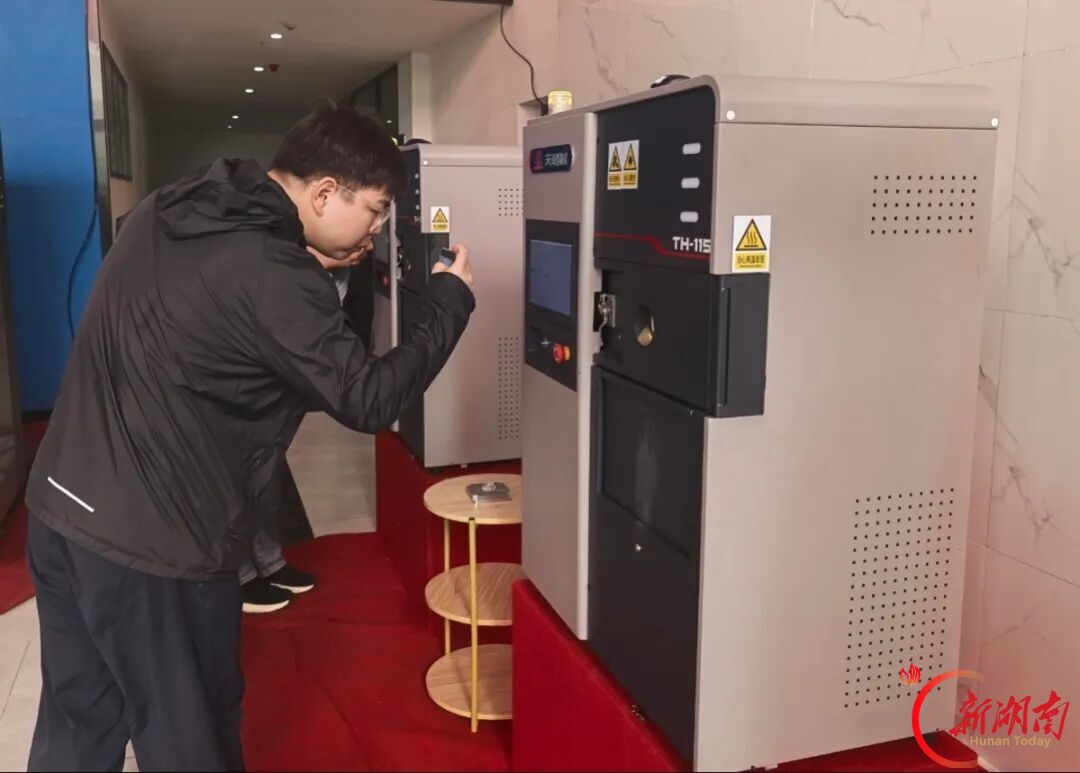 两款国产金属3D打印机在湘潭首发 核心环节自主可控丨湖南日报