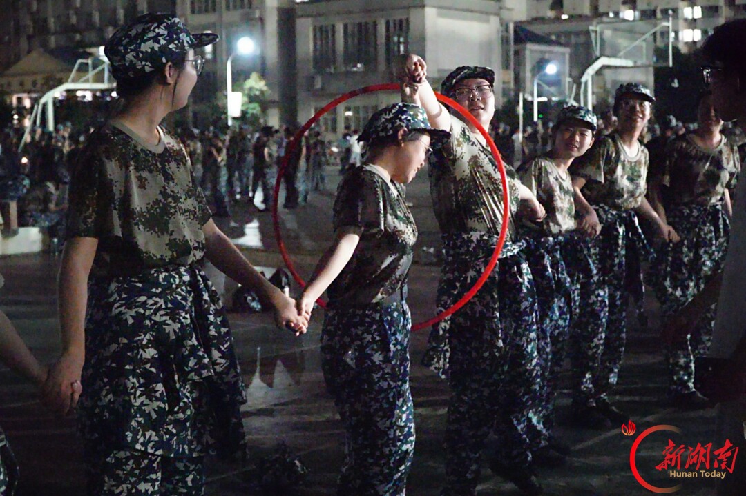 青春正步走｜携手聚同心 暖韵润萌新！湖南科技大学商学院开展2026级新生军训团辅活动
