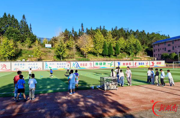共青团双牌县委:汇聚青年志愿力量 推动乡村校园足球公益支教