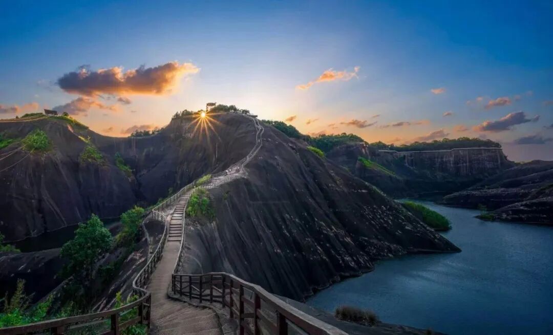 一鸭两味双城叙，山水邀约待君来