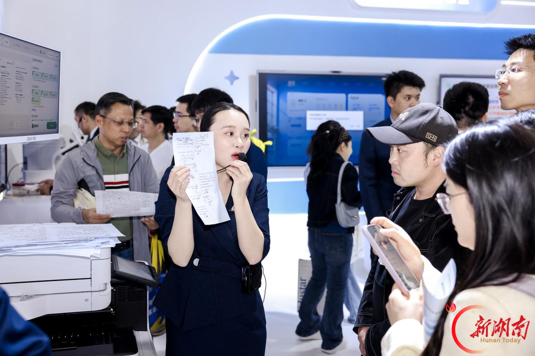 “AI+教育”走进课堂,一场展会给出教师减负与学生动手的新答案