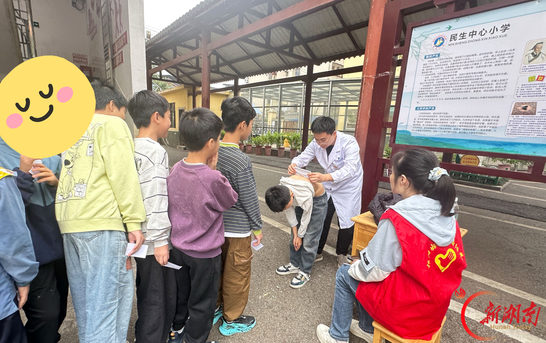 省儿童医院专家团队联合祁阳市妇幼保健院开展儿童青少年健康公益义诊