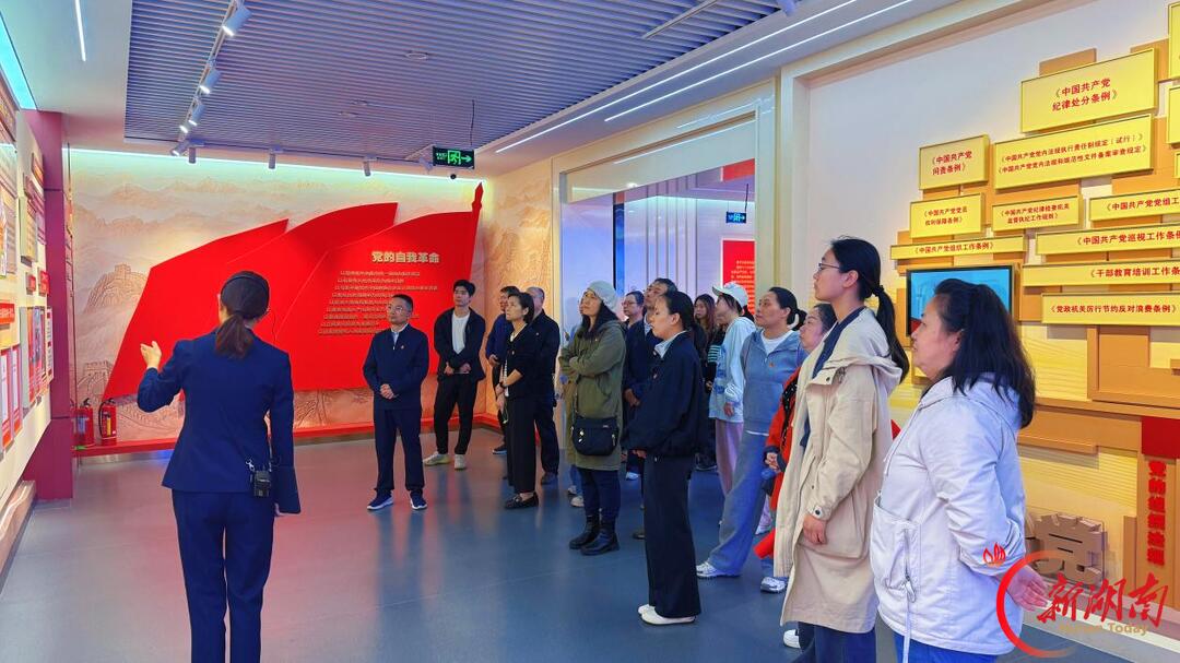 保险职业学院金融保险学院师生党支部开展廉政警示教育主题党日活动