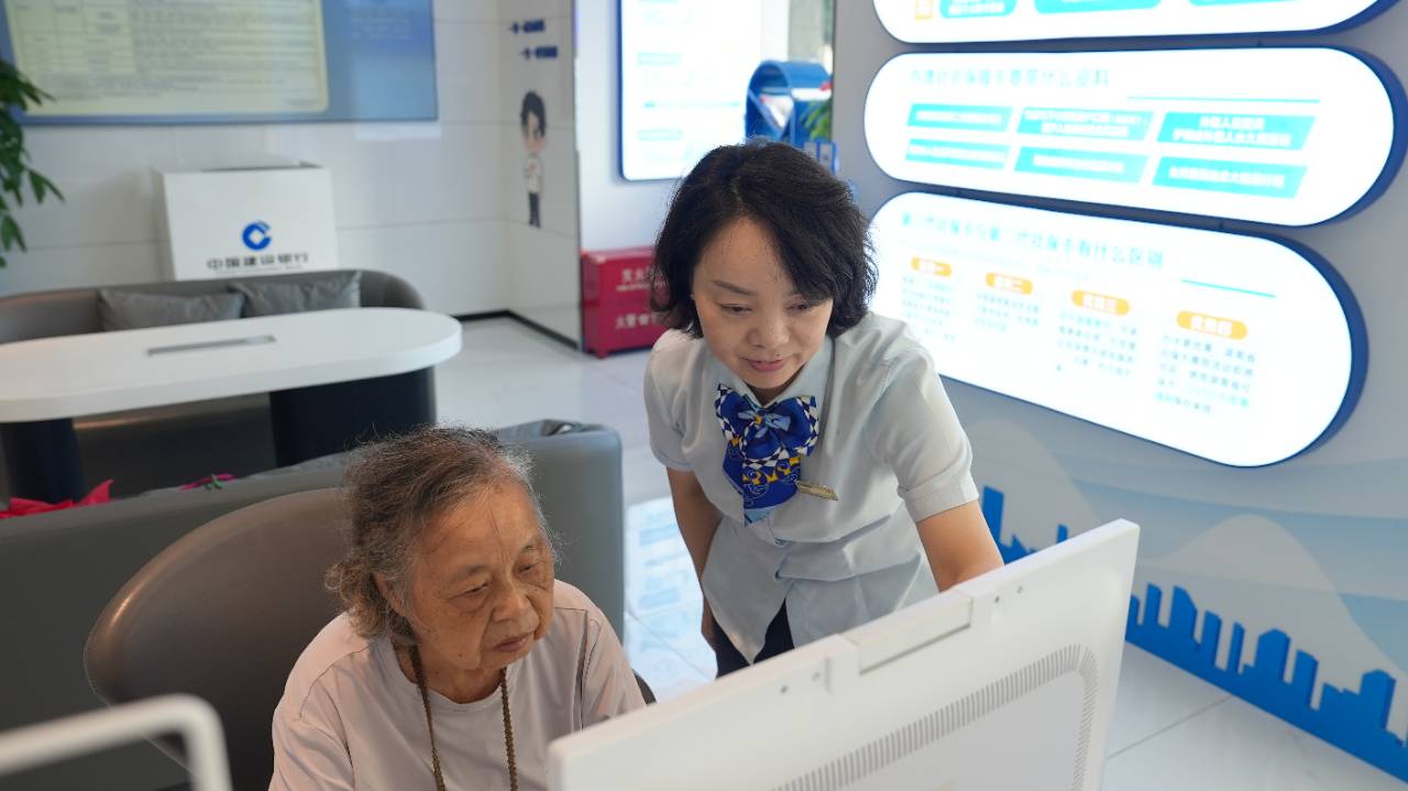 社保“踢”进赛场 服务“驻”进网点