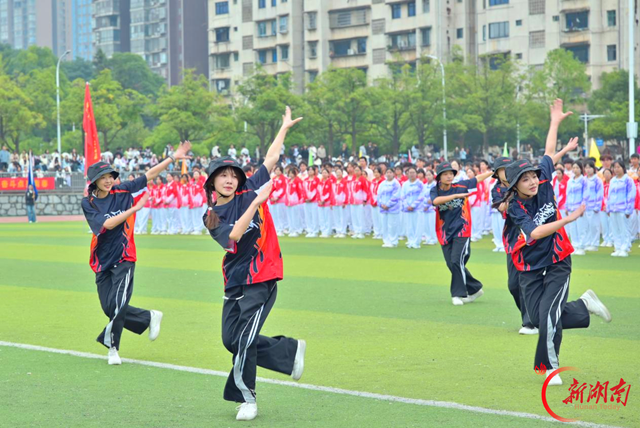 “校长喊你来运动”——怀化职院这场运动会青春活力值拉满