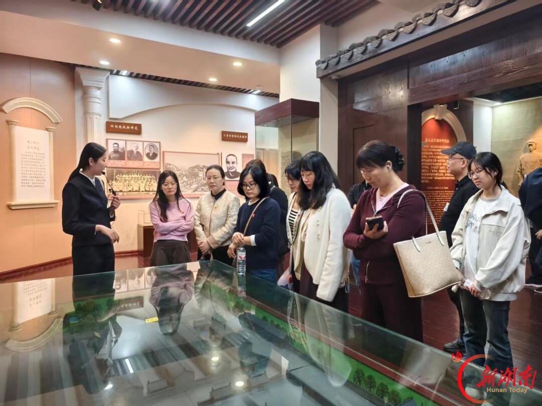 保险职业学院马克思主义学院党支部举行主题党日活动暨党建带团建活动