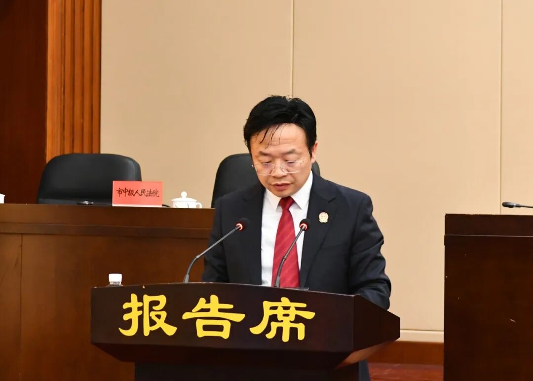 怀化市六届人大常委会举行第三十三次会议