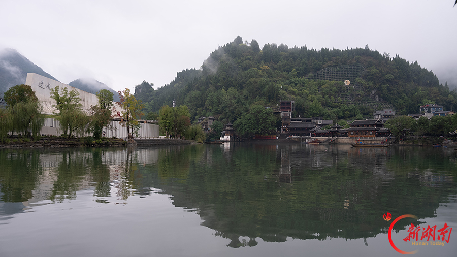 烟雨边城入画来