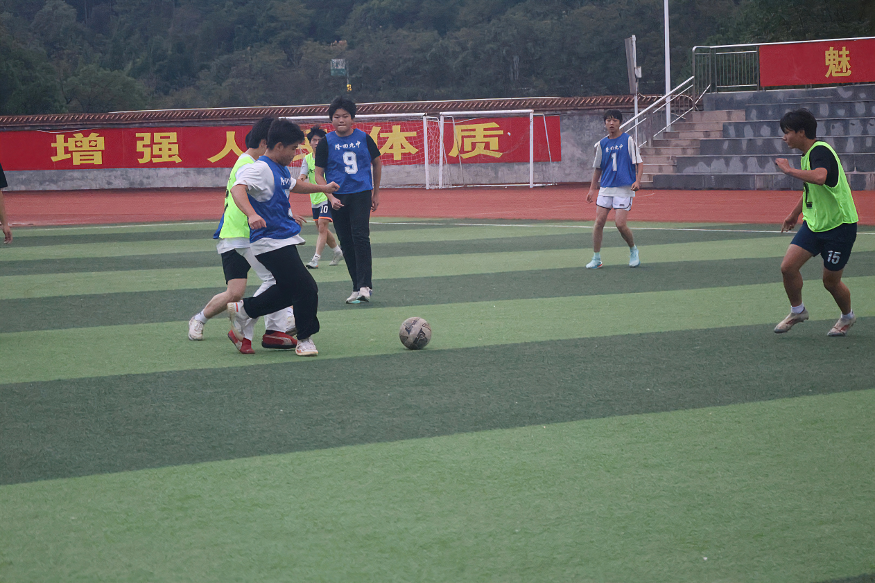 隆回九中:校园足球联赛“燃动”课余时光