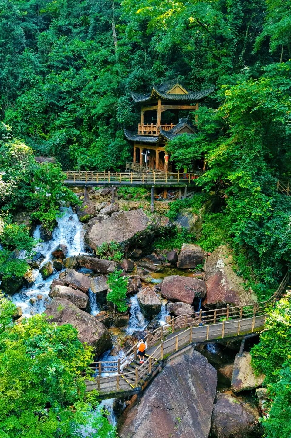 一鸭两味双城叙，山水邀约待君来
