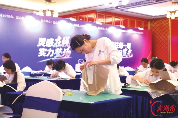 一项省级皮具技能大赛，何以连续四届缘结蓝山？@湖南日报