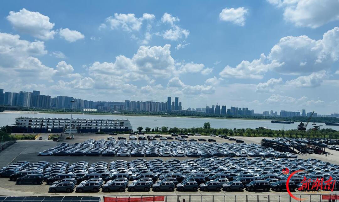 长沙新港单月滚装作业量创历史新高 “疆煤入湘”运量突破10万吨