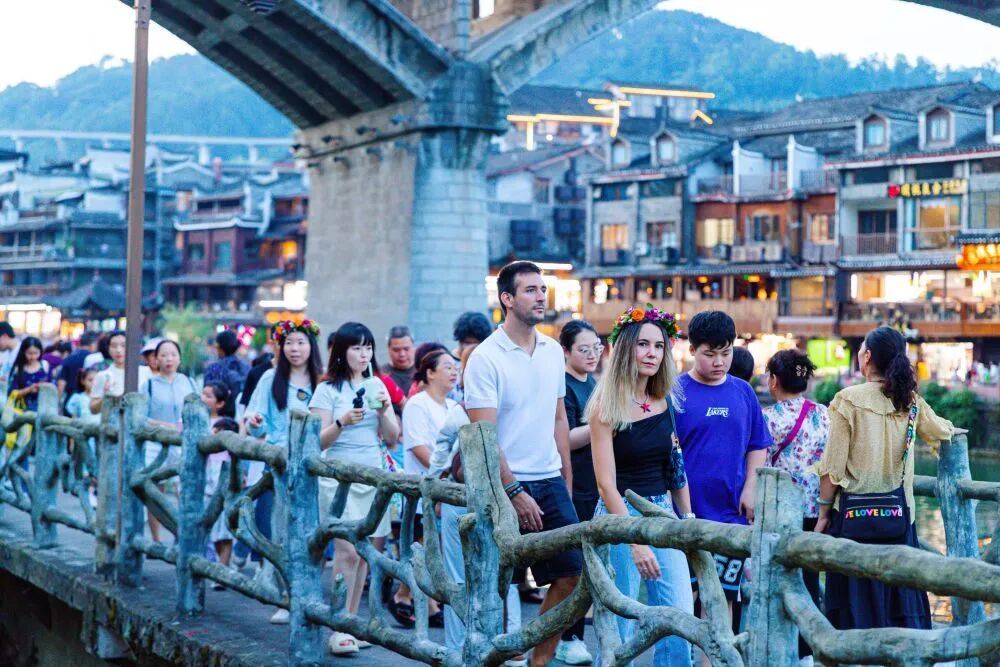 神秘湘西站上入境“奔县游”潮头