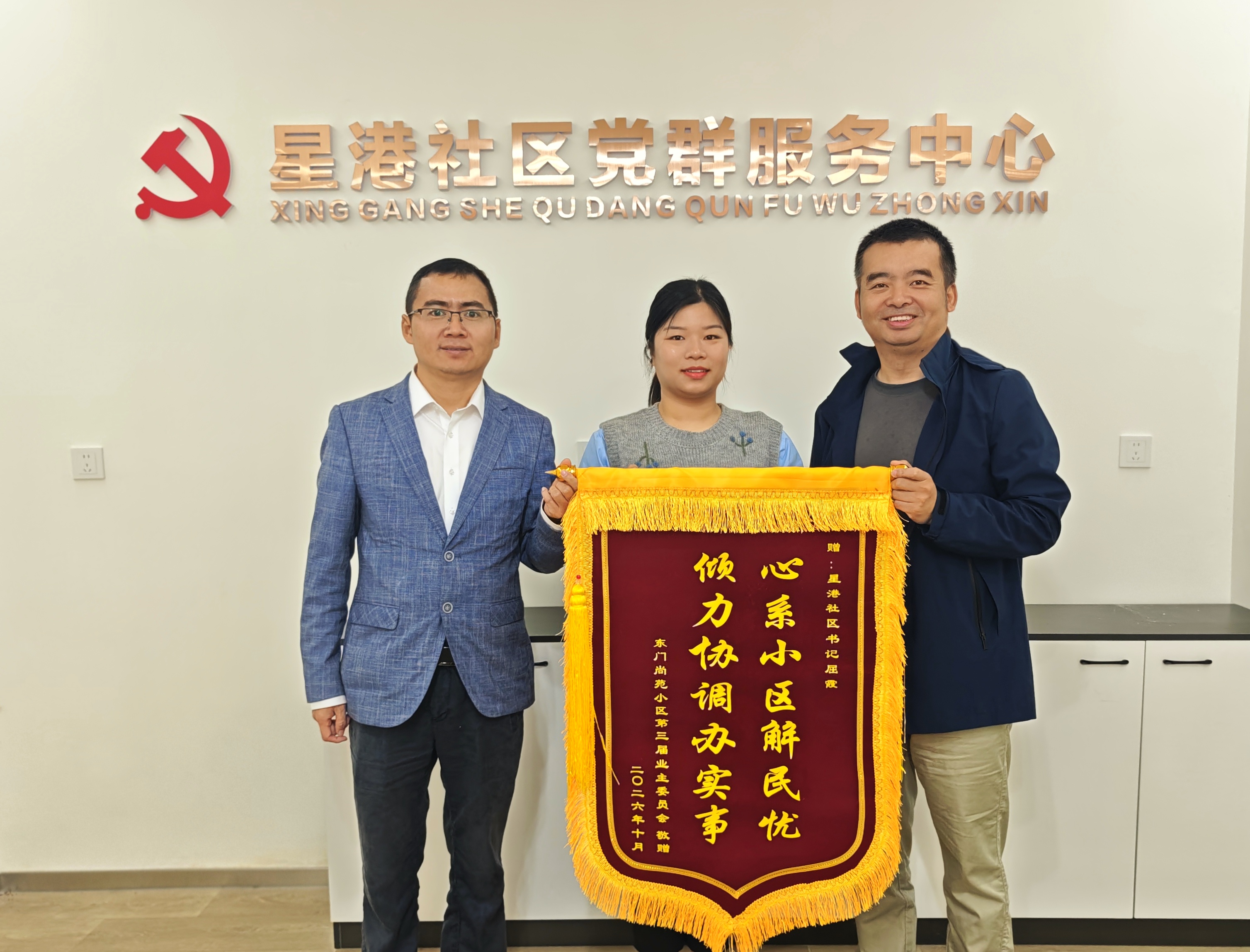 一道小门连通两个小区，跨区域协同破解停车难