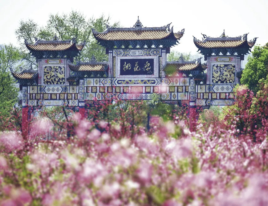 一鸭两味双城叙，山水邀约待君来