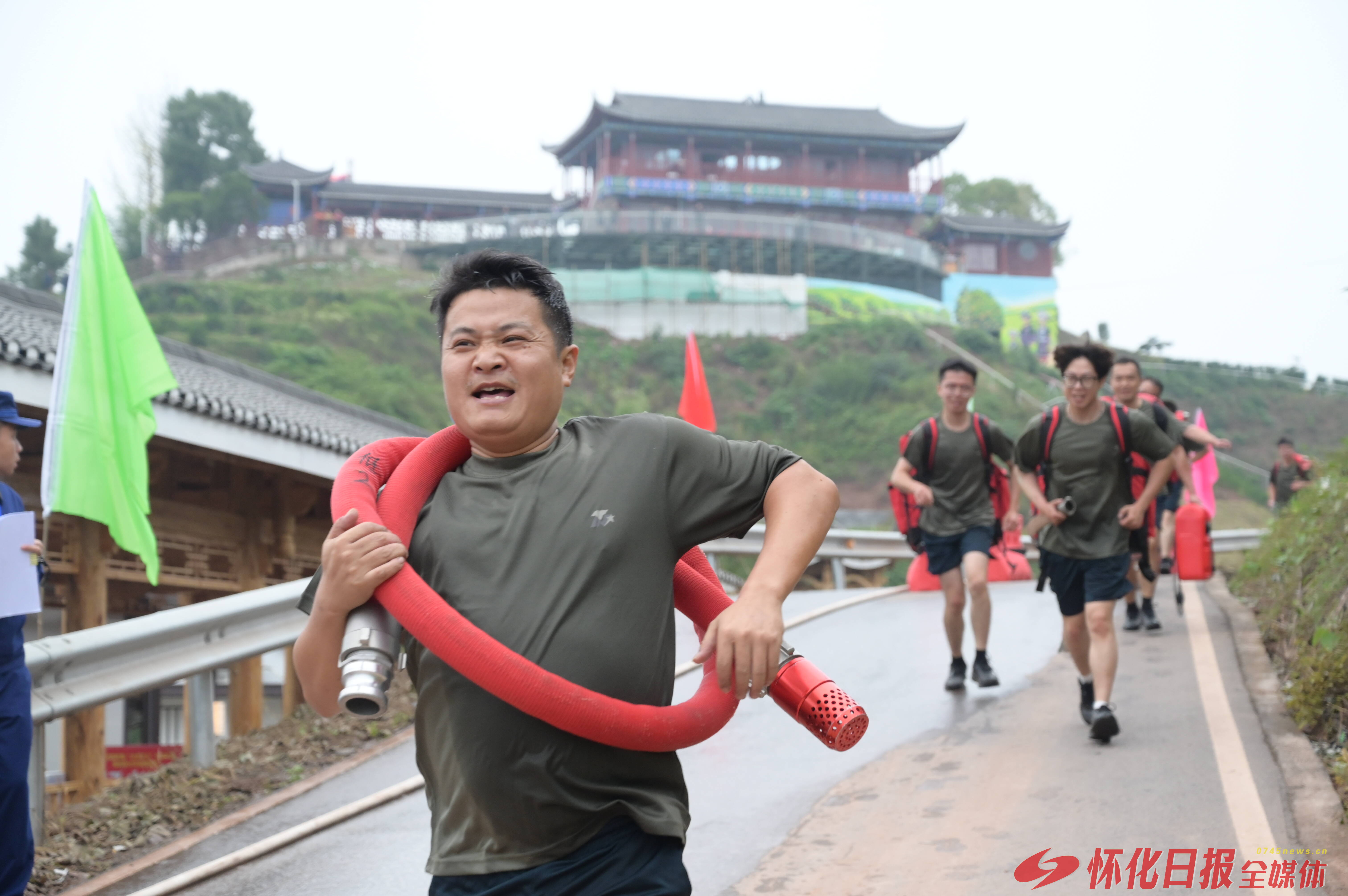 怀化市第四届 “以水灭火” 技能比武暨森林火灾应急演练举行