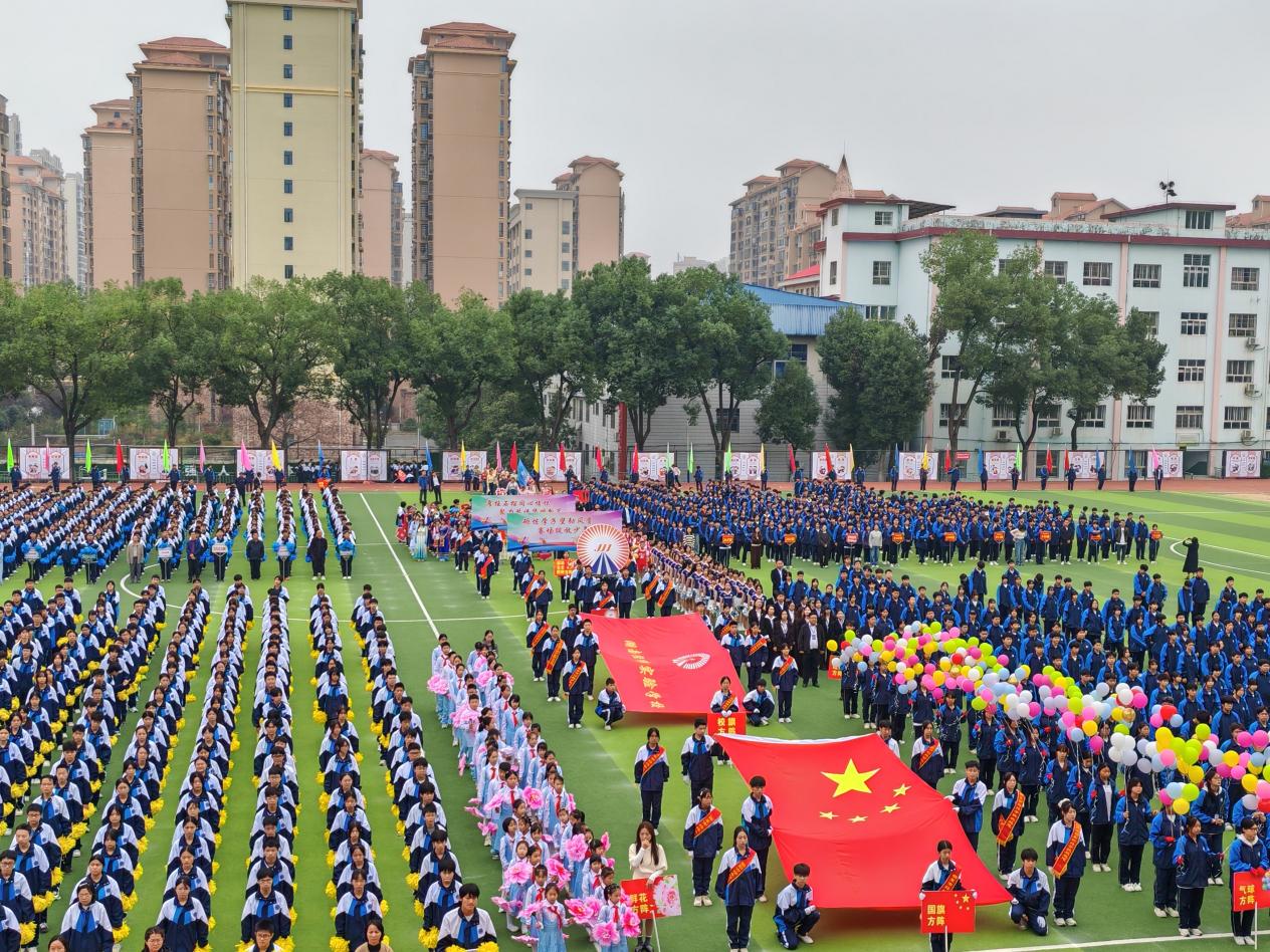 绿茵场上石榴红,让共同体意识浸润少年心田