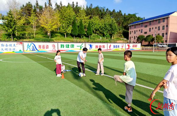共青团双牌县委:汇聚青年志愿力量 推动乡村校园足球公益支教