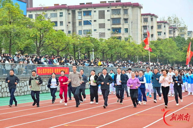 “校长喊你来运动”——怀化职院这场运动会青春活力值拉满
